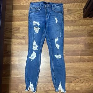 Express Jeans Distressed Stretch Mid-Rise Performance Ankle Legging in Size 4